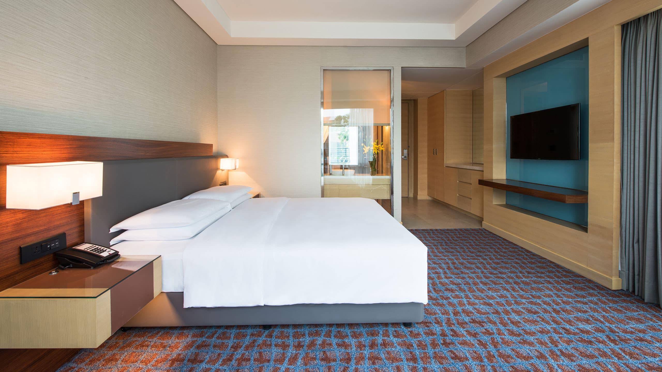 Hyatt Regency Lucknow Gomti Nagar Hotel Ngoại thất bức ảnh A bedroom at the hotel