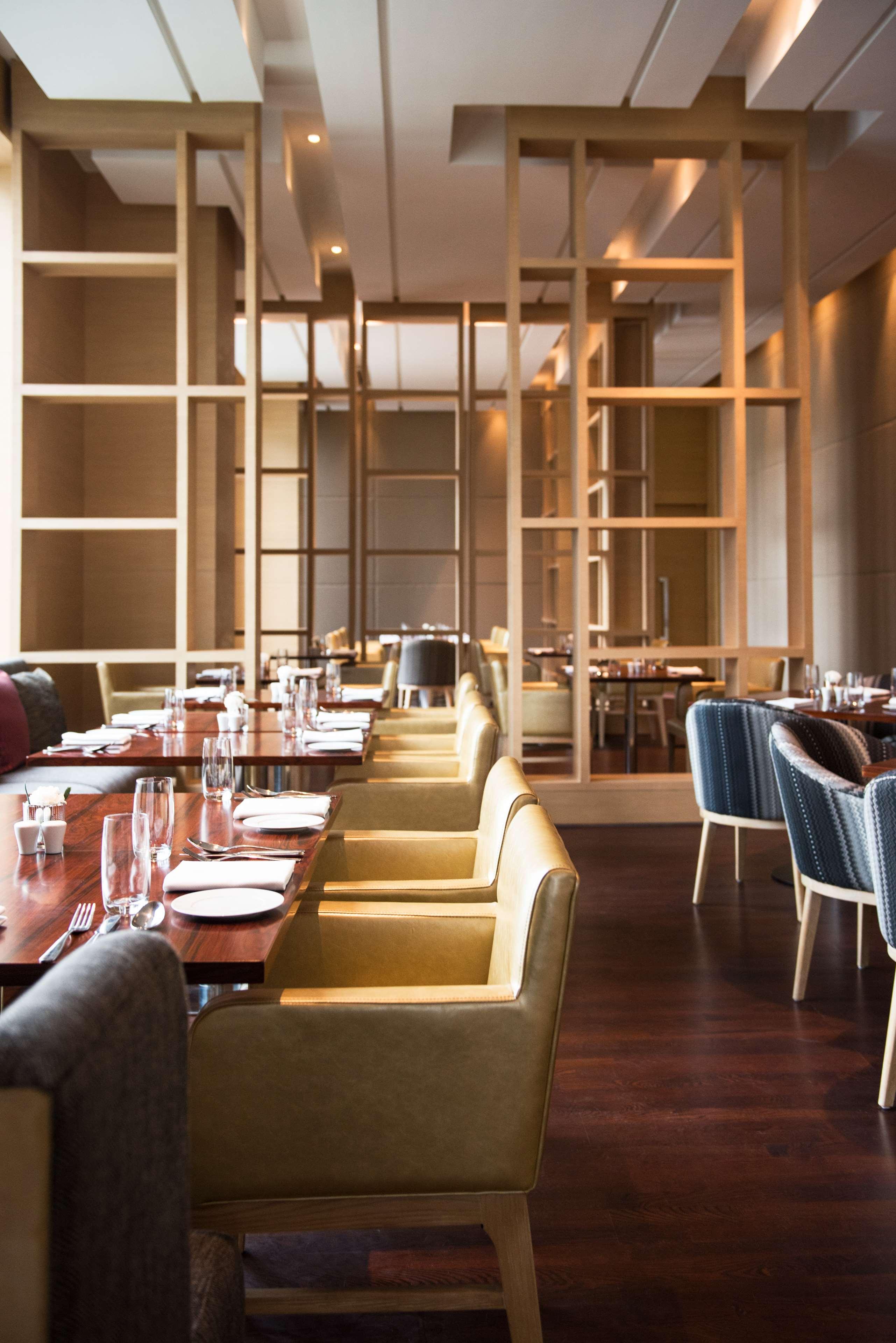 Hyatt Regency Lucknow Gomti Nagar Hotel Ngoại thất bức ảnh The interior of the restaurant